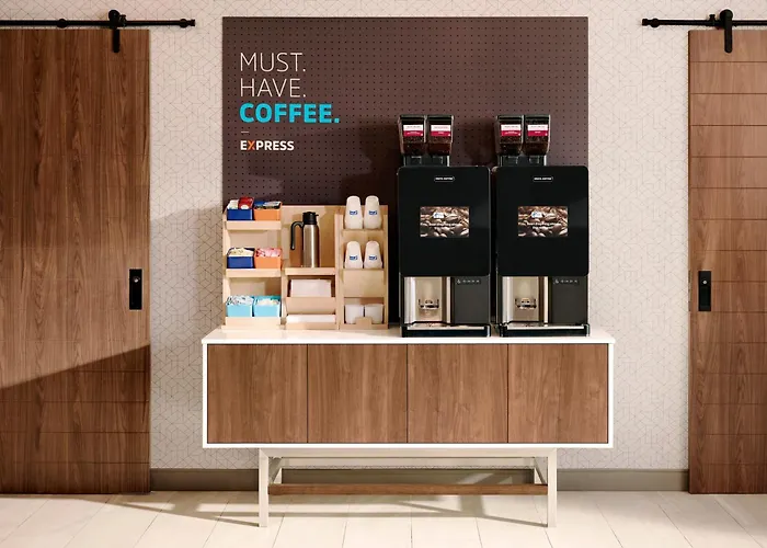 Holiday Inn Express & Suites Nashville-I-40 & I-24